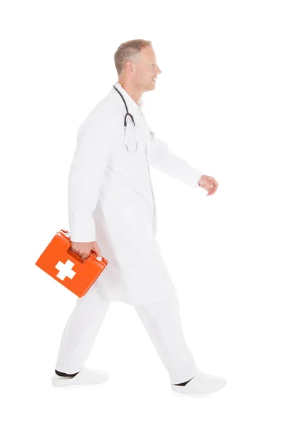 Doctor con caja de kit de primeros auxilios —  Fotos de Stock