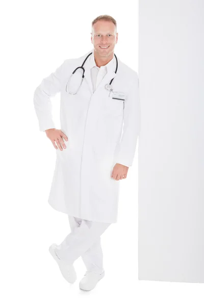 Felice medico maschio — Foto Stock