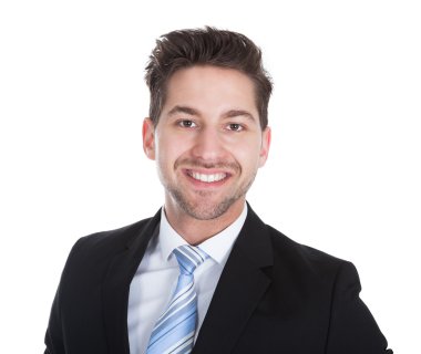 Kendine güvenen genç işadamı gülümseyen