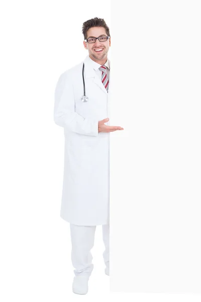 Manliga läkare visar billboard — Stockfoto