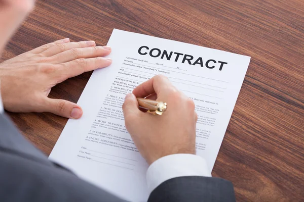 Businessman Signing Contract At Table — Stock Photo, Image