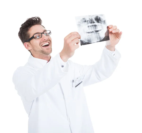 Läkare undersöka dental röntgen — Stockfoto