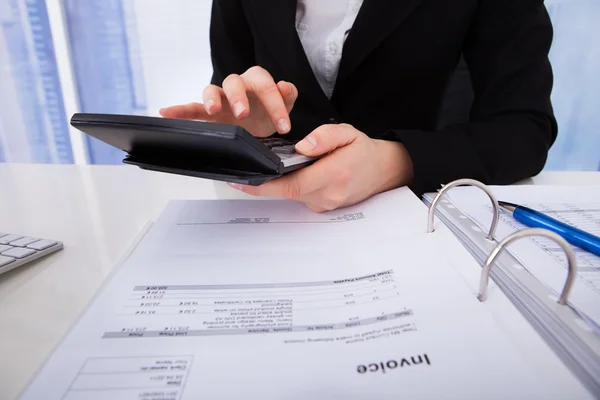 Businesswoman Calculating Tax — Stock Photo, Image