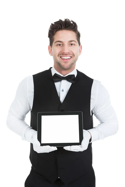 Butler mostrando tablet digital — Fotografia de Stock