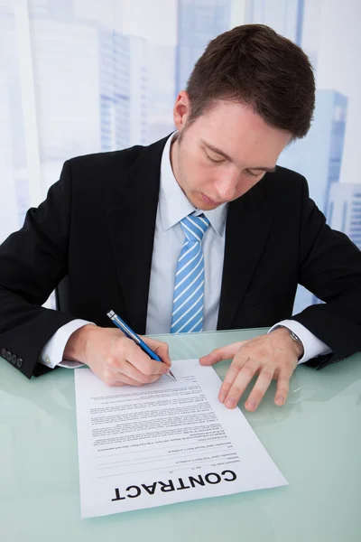 Businessman Signing Contract Paper — Stock Photo, Image