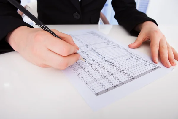 Businesswoman Writing — Stock Photo, Image