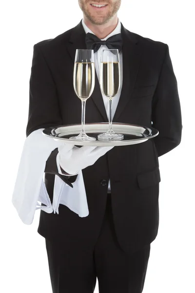 Servitören bära champagne — Stockfoto