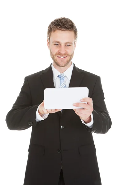 Homme d'affaires utilisant la tablette — Photo