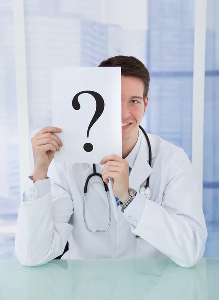 Doctor Holding   Question Mark — Stock Photo, Image