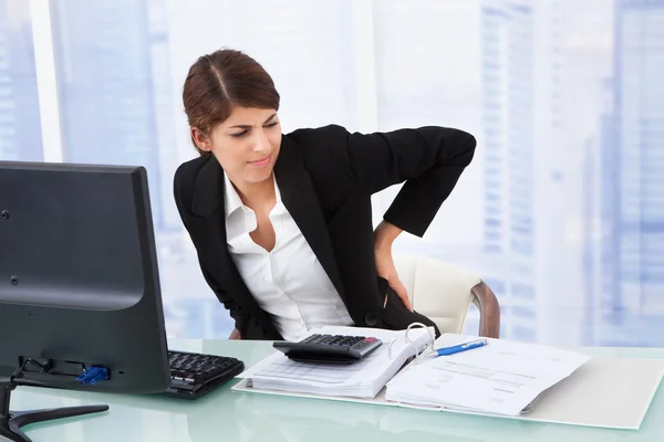 Mujer de negocios cansada — Foto de Stock