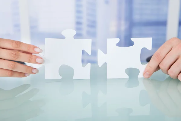 Business People Joining Jigsaw Pieces — Stock Photo, Image