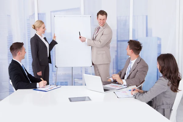 Businessman Giving Presentationc — Stock Photo, Image