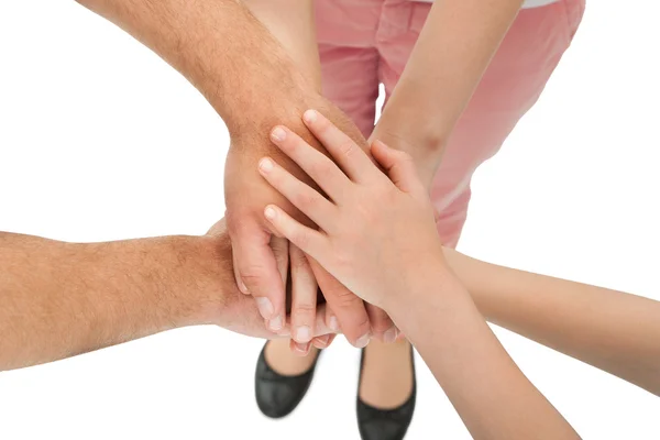 Familie stapelt Hände — Stockfoto