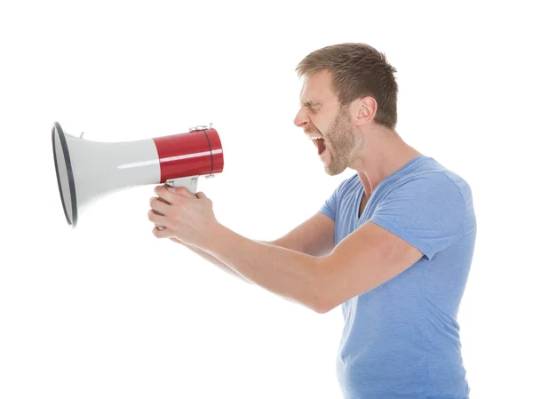 Homem gritando em megafone — Fotografia de Stock