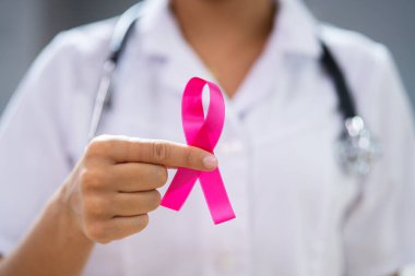Doktor Göğüs Tutan Kanser Farkındalığı Kurdelesi