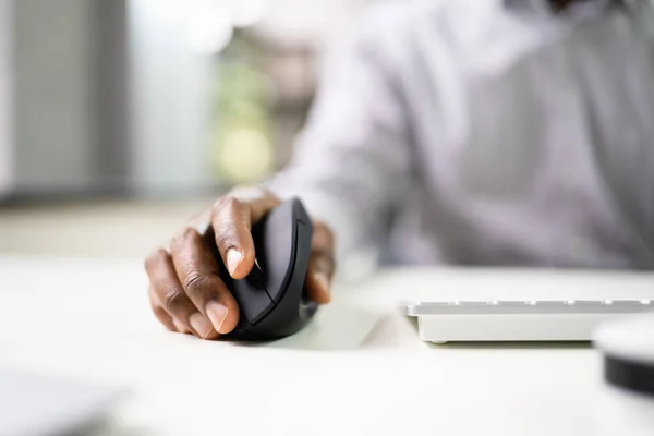 Vertikal Ergonomisk Optisk Mus För Förebyggande Karpaltunnelsyndrom — Stockfoto