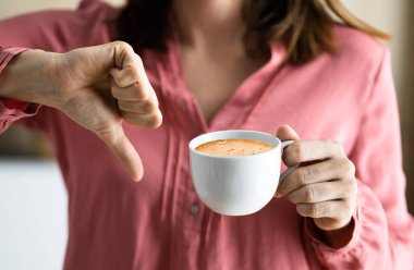 Mide yanması yüzünden kahve içmekten kaçının. İçmeyi bırak ve reddet