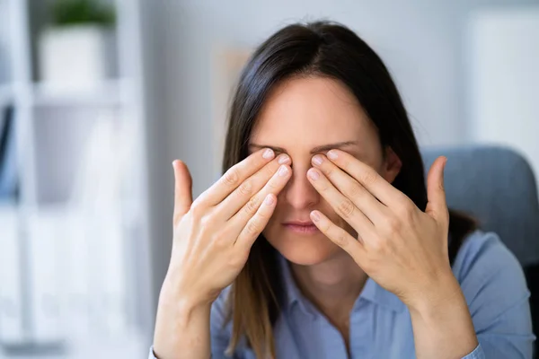 Douleur Oculaire Inflammation Fille Avec Rétine Fatigue Spasme — Photo