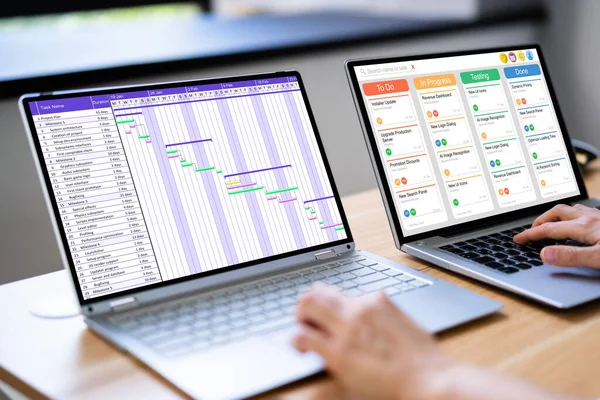 Бізнес Леді Маркінг Schedule Calendar Gantt Chart Laptop Screen Modern — стокове фото