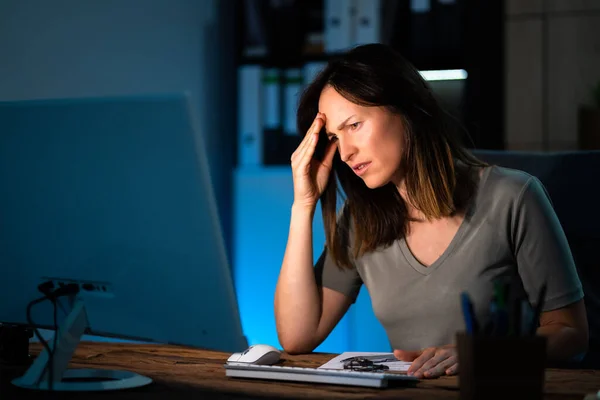 Bored Stressed Accountant Working Late Office — Stock Photo, Image