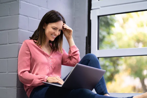 Online Incontri Videoconferenza Sul Telefono Cellulare — Foto Stock