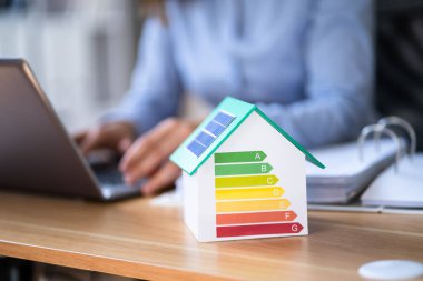 Ev Enerjisi Denetleme. Danışman Derecelendirme Verimli Ev