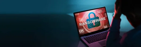 ランサムウェアの攻撃 ハッキングされたノートパソコンのパスワード サイバーセキュリティ — ストック写真