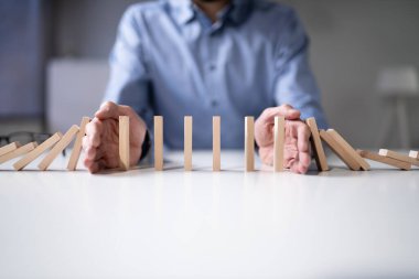 Domino Sonbaharı Önleme ve El Kullanmayı Durdur