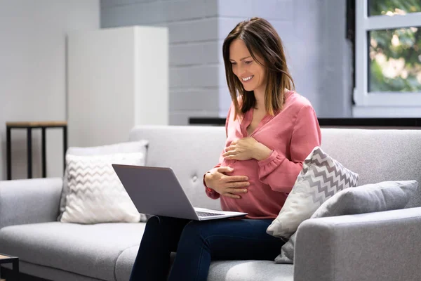 Mujeres Embarazadas Médico Videollamada Ordenador Portátil Casa — Foto de Stock