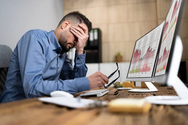 Stock Trade Looking Financial Loss Online — Stock Photo, Image
