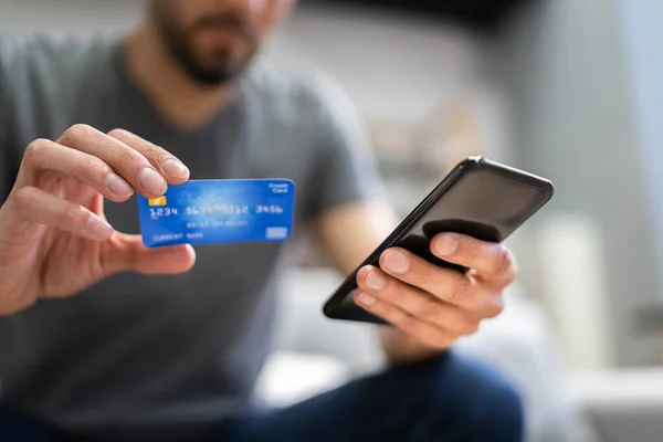 Pagamento Compras Line Telefone Móvel Usando Cartão Crédito — Fotografia de Stock