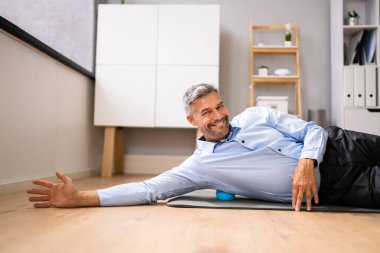 Dikenli Top Myofascial Sürüm kullanarak Sırt Tetik Noktası Masajı