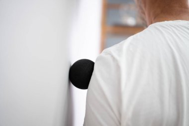 Sırt Tetik Noktası Masajı Köpük Topu Myofasyal Salımı Kullanılıyor