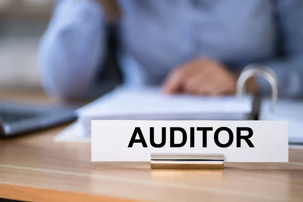 Auditor Consulting Nameplate Office Inglés Fraude Fiscal Contable — Foto de Stock