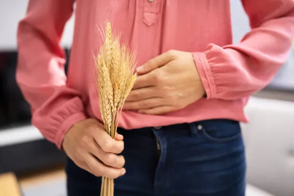 Celiakální Nemoc Nesnášenlivost Lepku Ženy Držící Špičku Pšenice — Stock fotografie