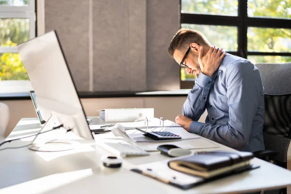 Sedia Ergonomica Del Computer Brutta Postura Dolore — Foto Stock