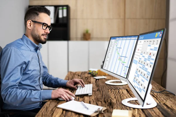 Empleado Que Trabaja Calendario Horario Hoja Tiempo Del Personal —  Fotos de Stock