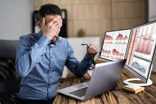Stock Trade Looking Financial Loss Online — Stock Photo, Image