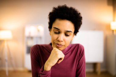 Yıkılmış Milenyum İlişki Sorunu Evde Kırıldı