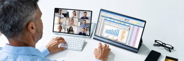 Çoklu Monitör Ekranında Görüntü Konferansı Webinar İş Çağrısı