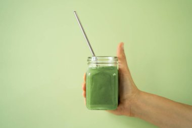 Taze, sağlıklı meyve suyu. Çiğ yemek yemek.