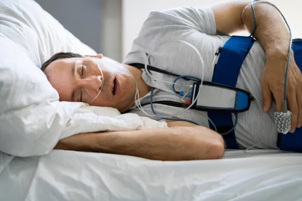 在医院进行呼吸暂停睡眠障碍治疗 人的治疗 — 图库照片