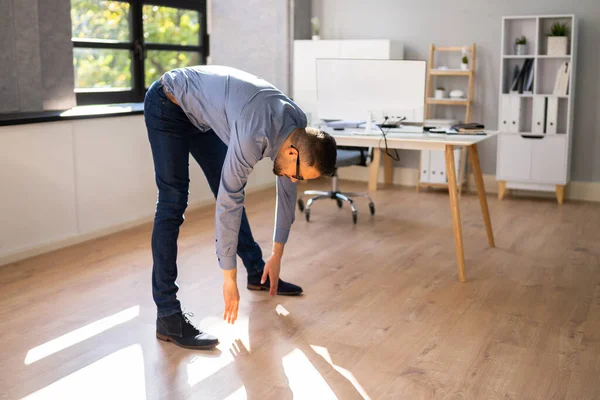 Stretching Gyakorlat Előtt Álló Számítógép — Stock Fotó