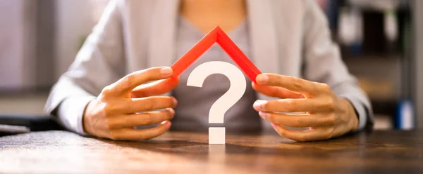 Fragezeichen Bei Immobilien Und Hypothekenverwirrung — Stockfoto