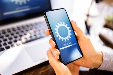 Yazılım Güncelleme Süreci Yükleniyor. Internet 'ten Akıllı Telefon Yükleme Yaması