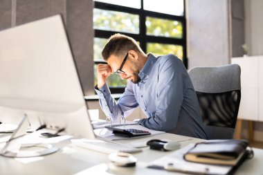 Stresli İş Muhasebecisi. Tembel Üzgün İşçi