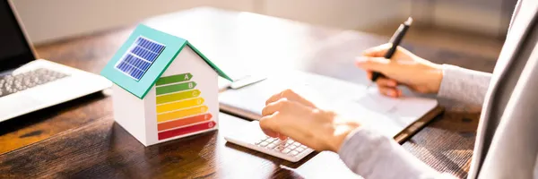 Energie Efficiënte Huis Calculator Audit Van Isolatiegraad — Stockfoto