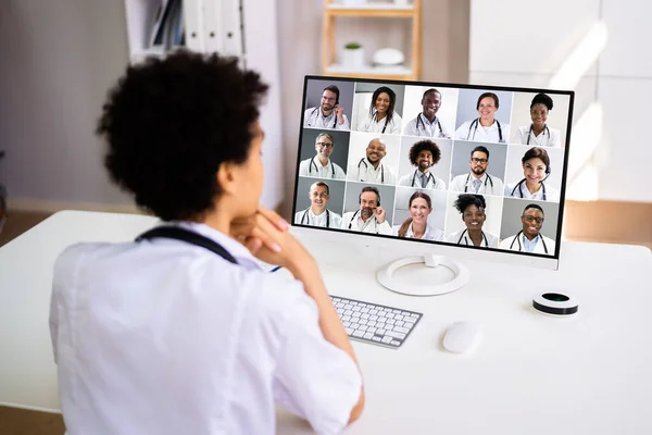 Doutor Vídeo Conferência Médica Line Com Equipe Diversa Trabalhadores Hospitalares — Fotografia de Stock