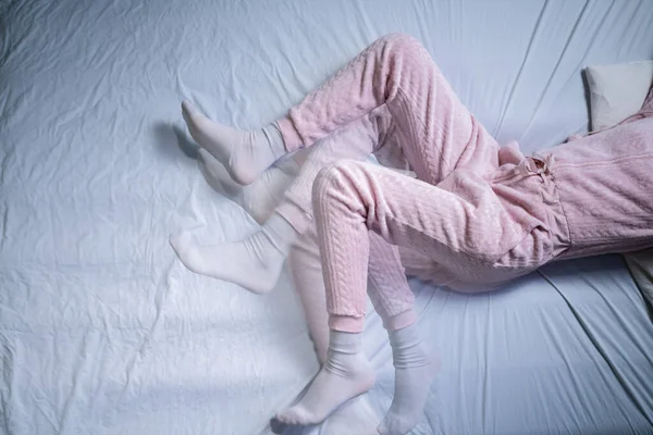 African American Woman Rls Restless Legs Syndrome Sleeping Bed — Stock Photo, Image