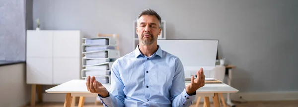 Steuerberater Stress Management Büroarbeitsplatz — Stockfoto